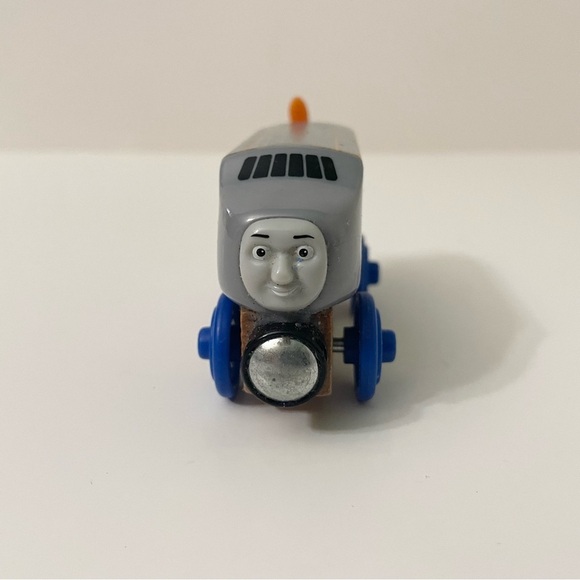 Thomas & Friends Wooden Hugo Train - Picture 2 of 13
